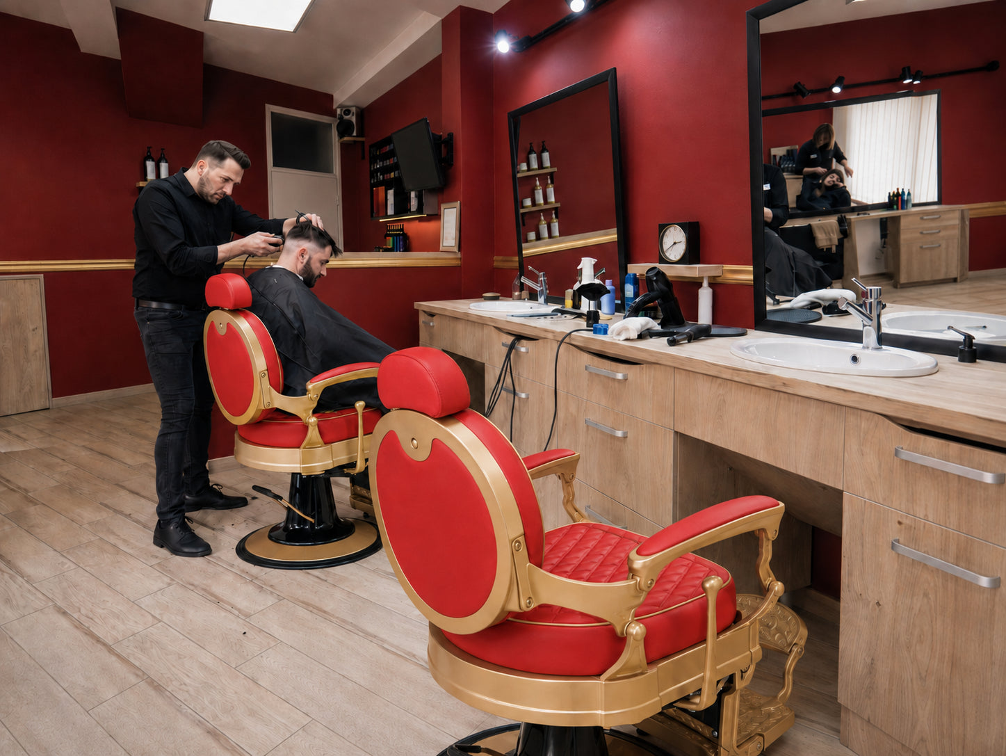 #5197 Vintage Hydraulic Barber Chair – 450 lb Capacity, 360° Swivel & 135° Recline Victory Red / Metallic Gold